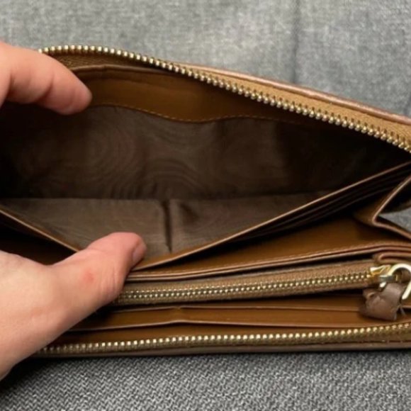 EUC Prada Soft Calf Quilted Zippy Wallet w/ Original Box, Tissue and COA! - Picture 7 of 14